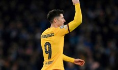  莱万多夫斯基迎来三赛季高光表现，SKT球迷沸腾！