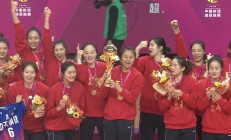 中国女排回归回归闪耀表现，羽毛球队球迷集体呐喊