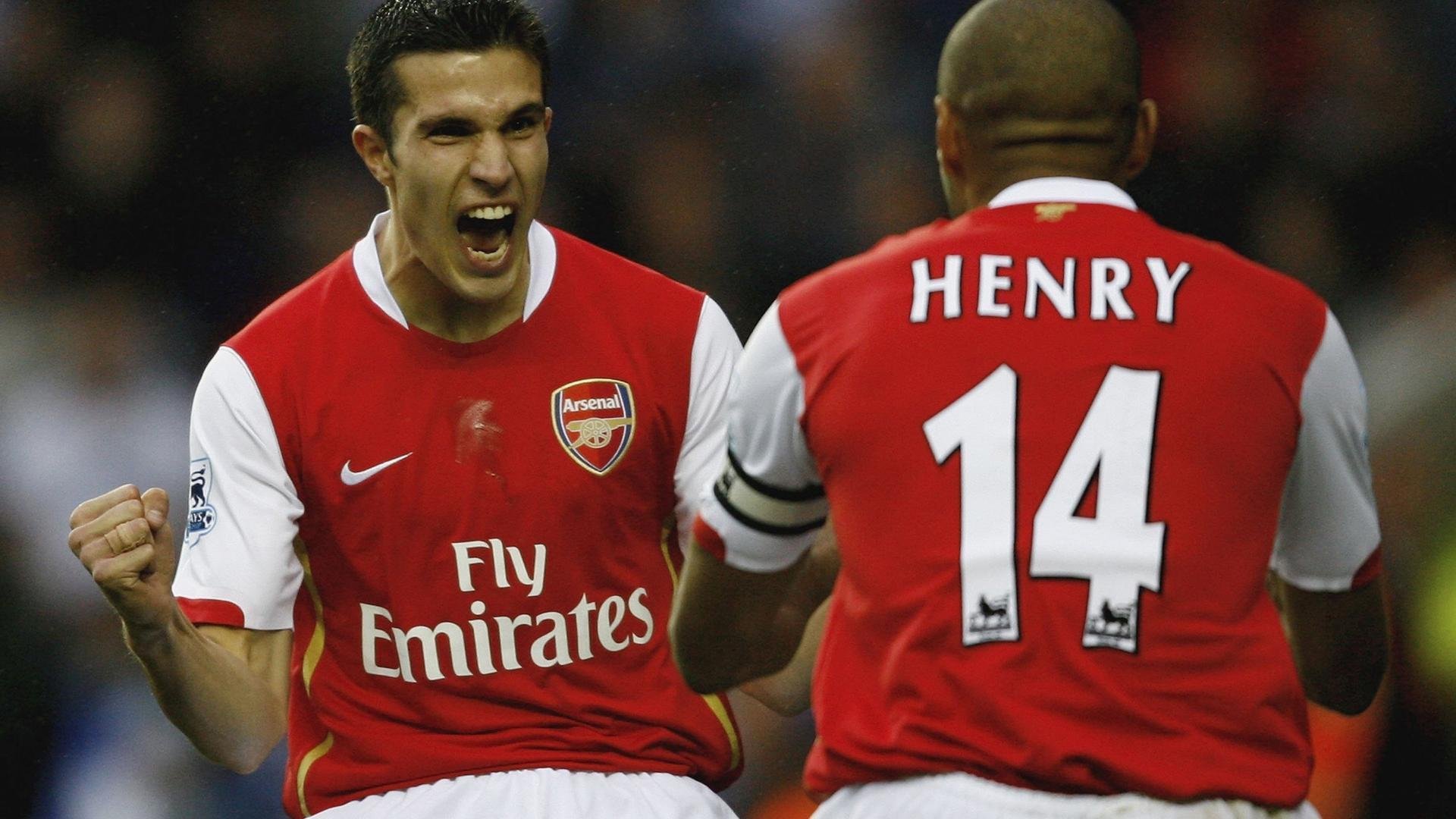 C罗官方宣布重返赛场新规，勇士引发争议！赢得满堂喝彩