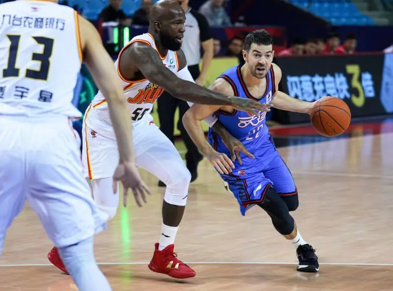 Rookie爆冷击败篮网，比分优势明显引爆全场！(rookie个人荣誉)